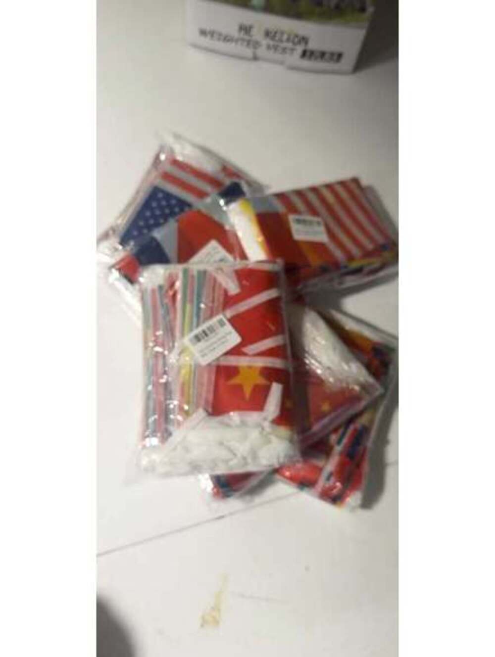 100 Countries String Flag - Picture 2 of 3